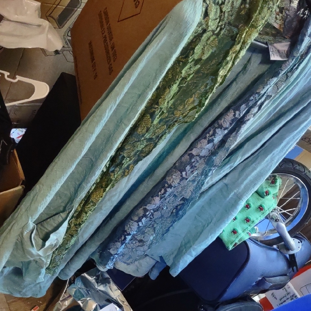 Elegant Green Lace Women's Poncho